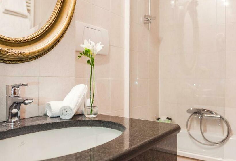 اتاق سوپریور با چشم‌انداز شهر, Raeli Hotel Archimede