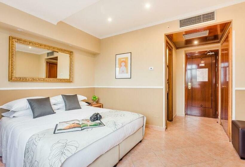 اتاق سوپریور با چشم‌انداز شهر, Raeli Hotel Archimede