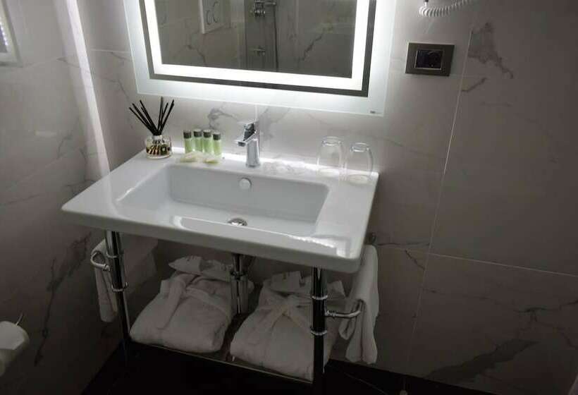 اتاق لوکس, Raeli Hotel Archimede