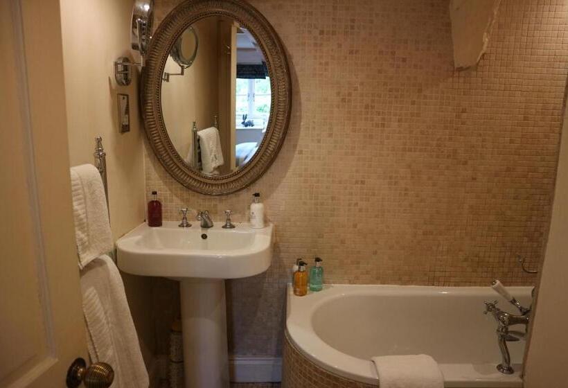 غرفة قياسية, The Lamb Inn