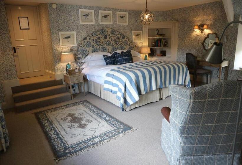 جناح جونيور, The Lamb Inn