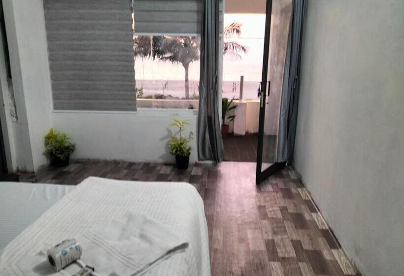 اتاق لوکس, Funky Art Beach House