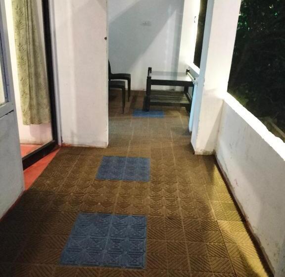 اتاق لوکس, Funky Art Beach House