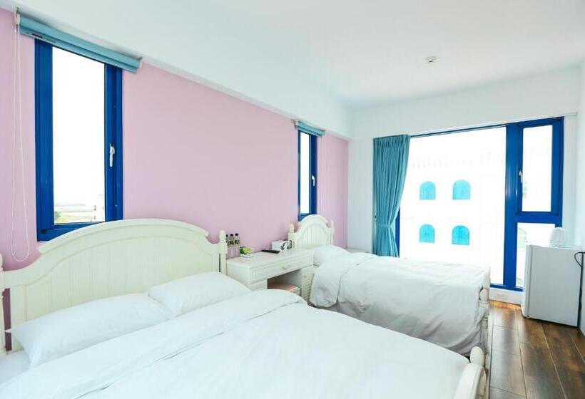 Triple Room Sea View, Travel Light House