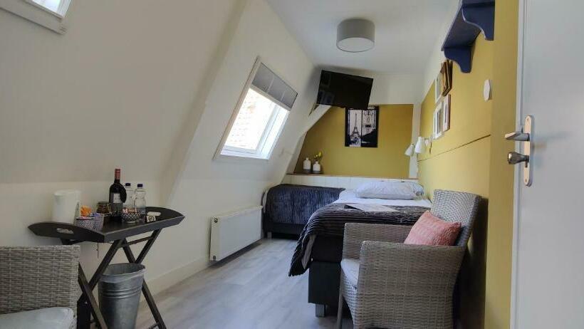 חדר אקונומי, Uit Alle Windstreken