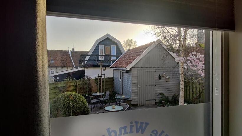 Standard room with outdoor bath, Uit Alle Windstreken