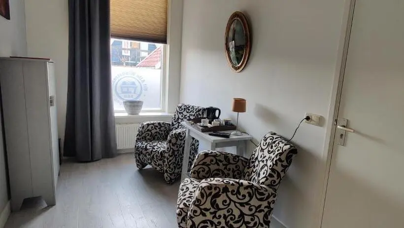 Standard room with outdoor bath, Uit Alle Windstreken
