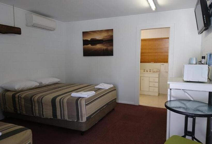 חדר משפחתי, Bororen Hotel Motel