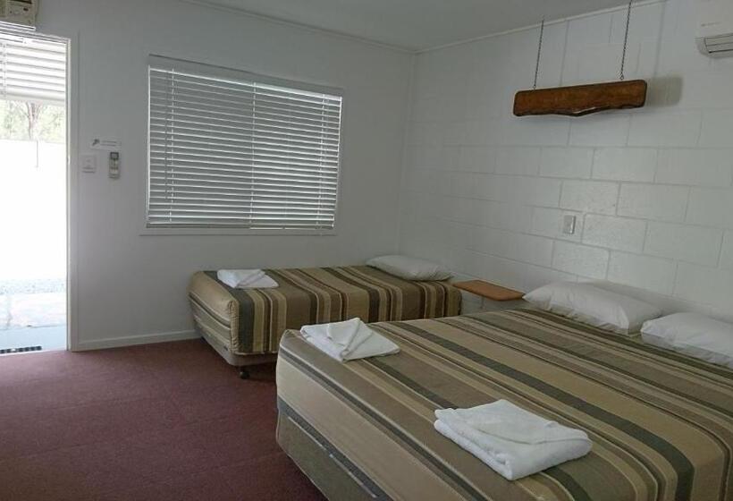 חדר משפחתי, Bororen Hotel Motel