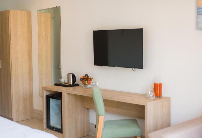 اتاق استاندارد, Aquamarine Family Club