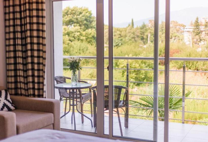 اتاق استاندارد, Aquamarine Family Club