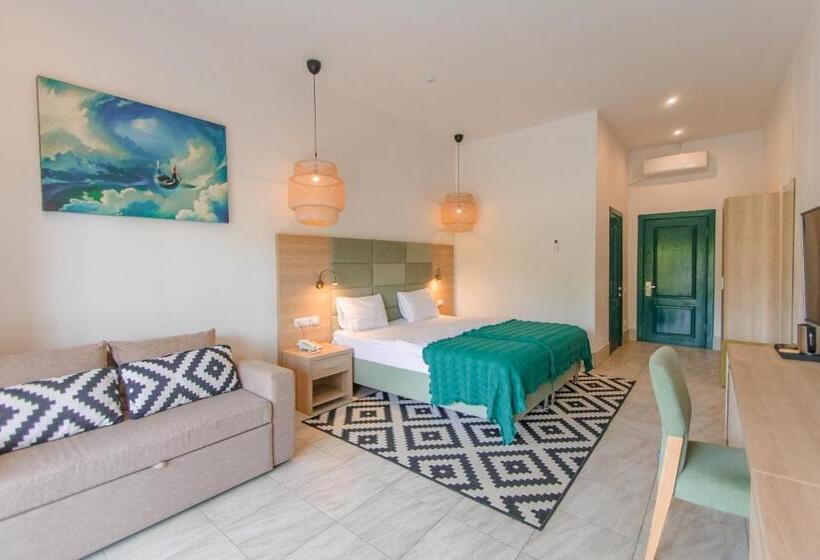 اتاق خانوادگی, Aquamarine Family Club