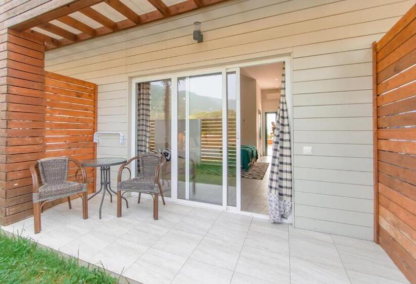 اتاق خانوادگی, Aquamarine Family Club