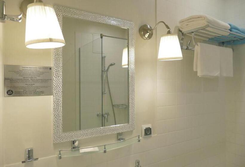 اتاق خانوادگی, Aquamarine Family Club