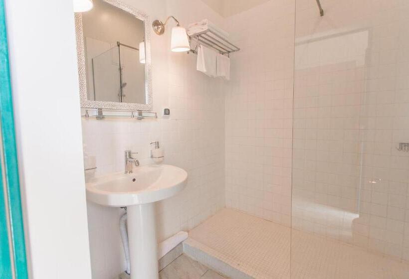 اتاق خانوادگی, Aquamarine Family Club