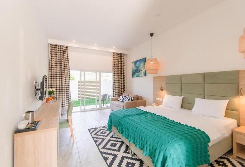 اتاق خانوادگی, Aquamarine Family Club