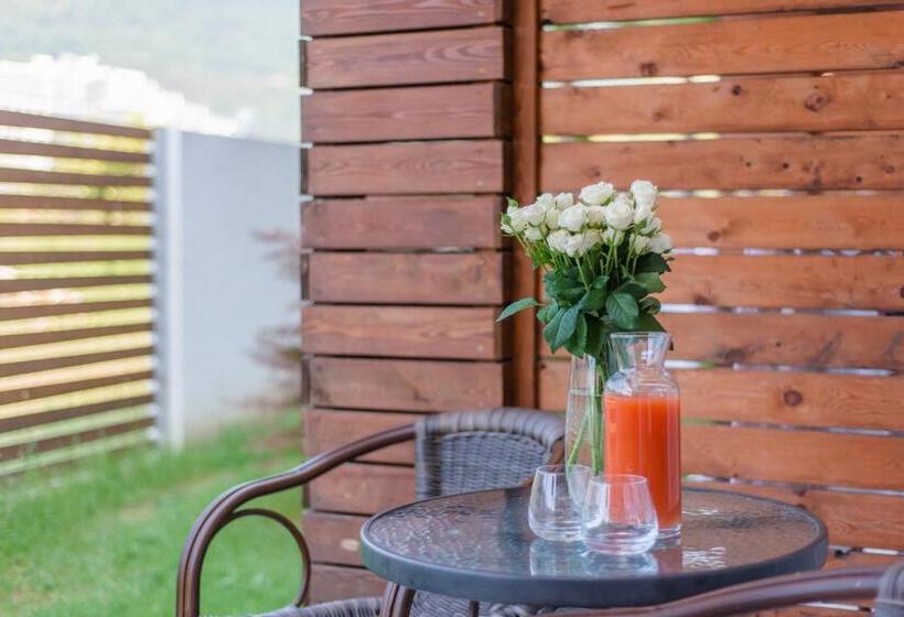 اتاق خانوادگی, Aquamarine Family Club