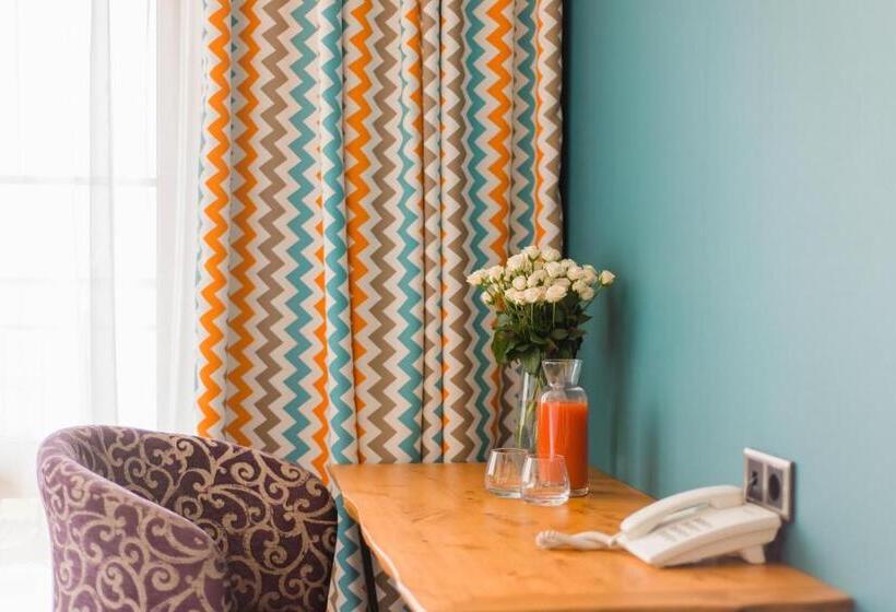 سوییت با چشم‌انداز دریا, Aquamarine Family Club