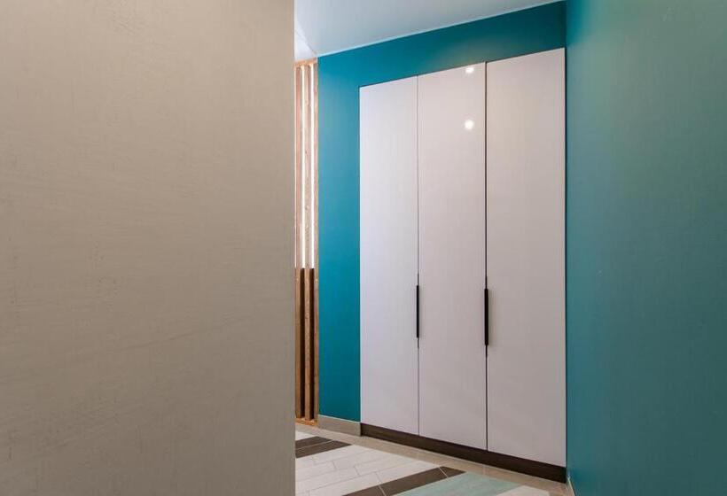 اتاق لوکس با چشم‌انداز دریا, Aquamarine Family Club