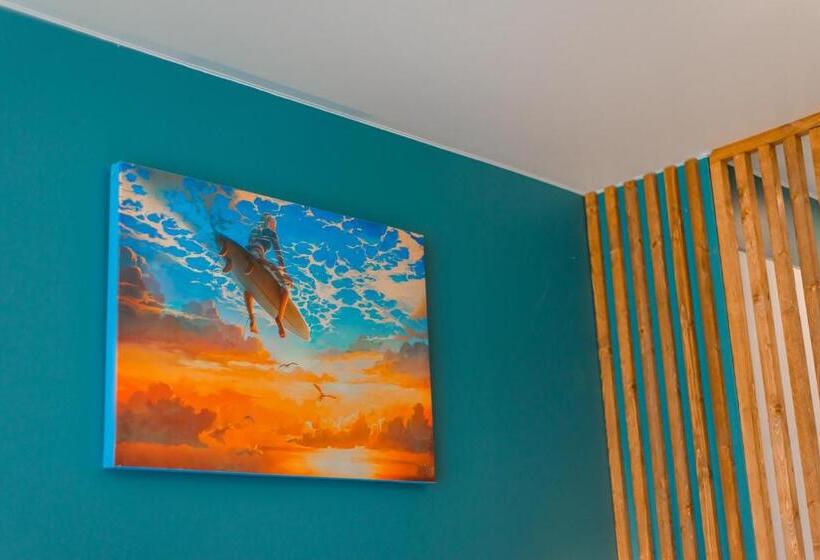 اتاق لوکس با چشم‌انداز دریا, Aquamarine Family Club