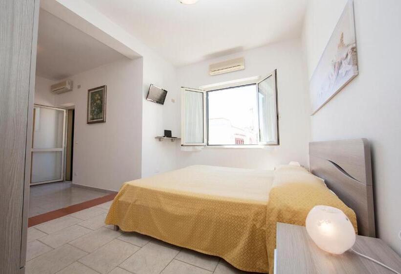 Четырехместный Номер Стандарт с Балконом, Da Italo