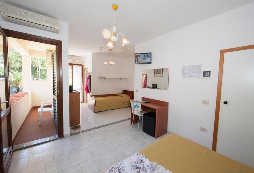 Четырехместный Номер Стандарт с Балконом, Da Italo