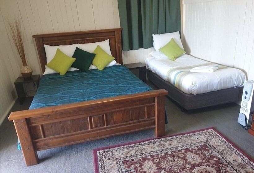 חדר משפחתי, Exchange Hotel Toogoolawah