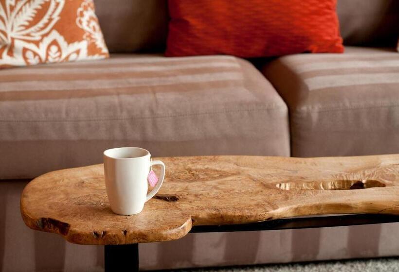 جناح, Agate Beach Motel