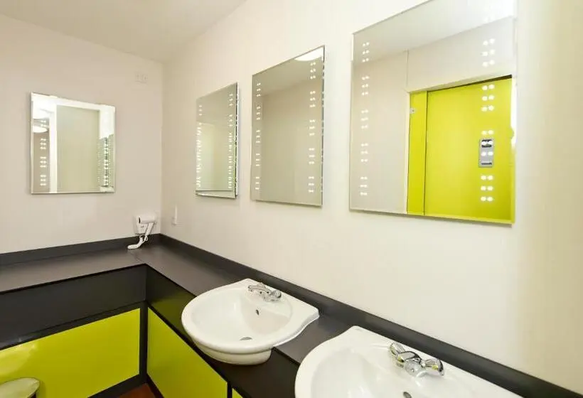 浴室共有スタンダード4人用ルーム, Yha Manorbier