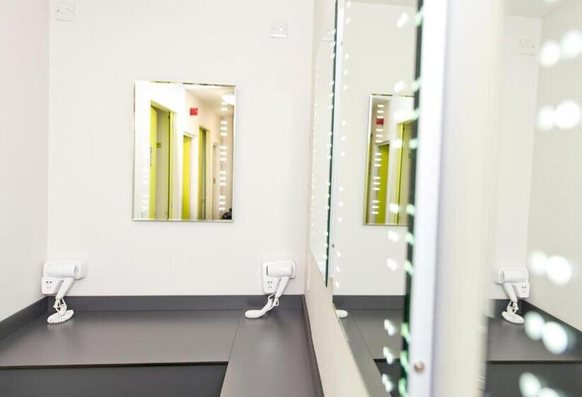 标准四人间共用浴室, Yha Manorbier