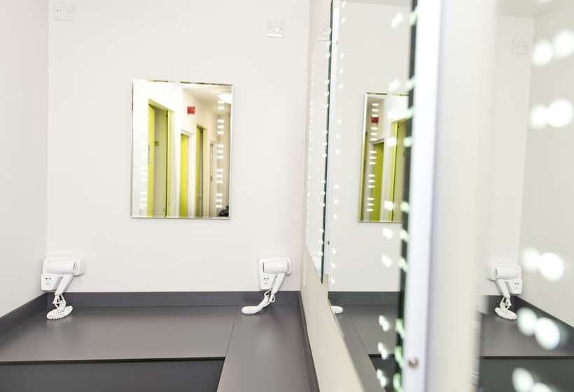 带共用卧室公用房间的床, Yha Manorbier