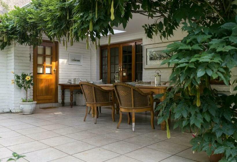 스위트 킹사이즈 침대, Grace Guest House