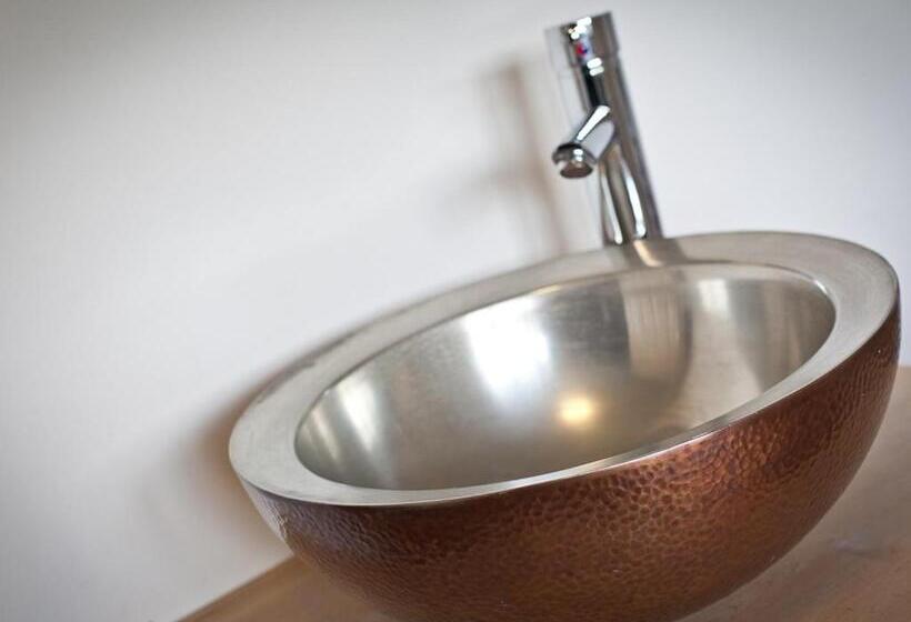 חדר דלוקס, Littlebeck Warren