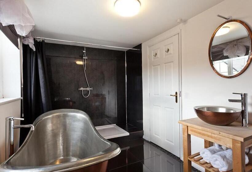 חדר דלוקס, Littlebeck Warren