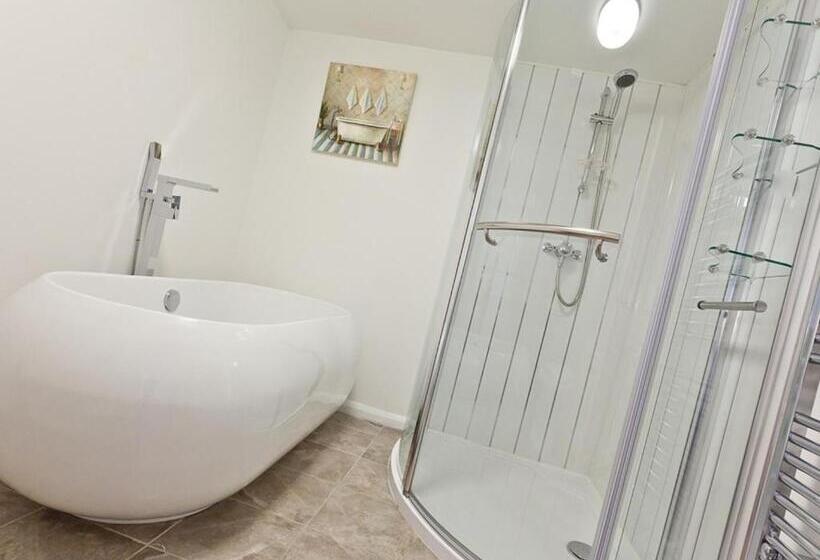 חדר סופריור, Littlebeck Warren