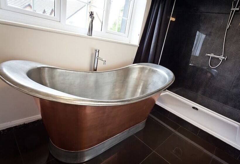 חדר דלוקס, Littlebeck Warren