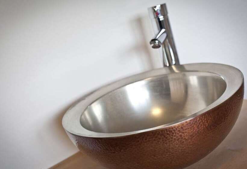 חדר דלוקס, Littlebeck Warren