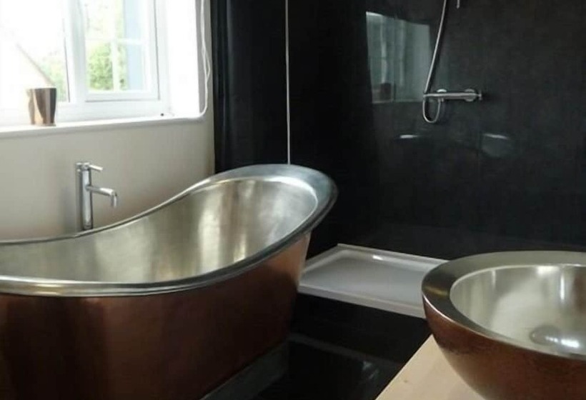 חדר דלוקס, Littlebeck Warren