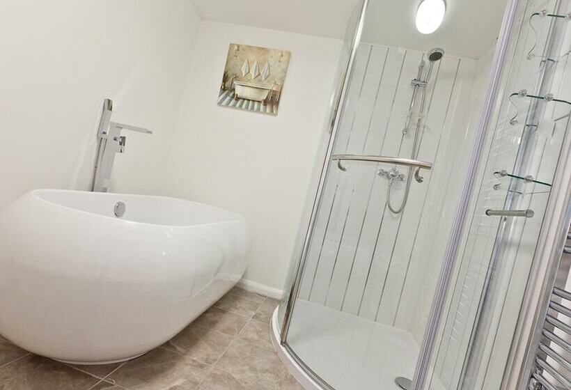 חדר סופריור, Littlebeck Warren