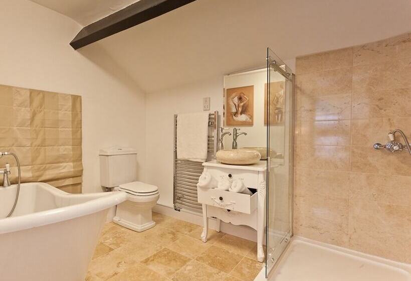 חדר דלוקס, Littlebeck Warren