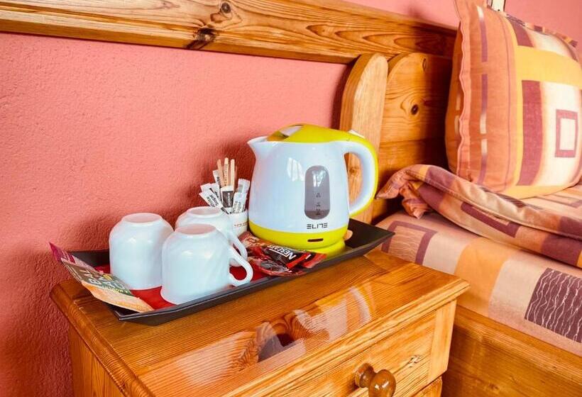 Номер Стандарт с Балконом, Family Hotel Savov