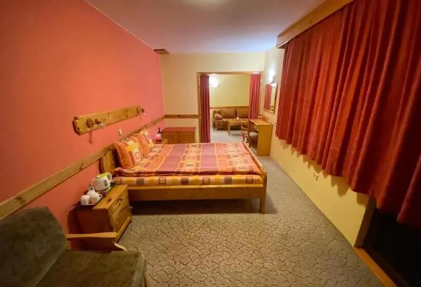 バルコニー付きジュニアスイート, Family Hotel Savov