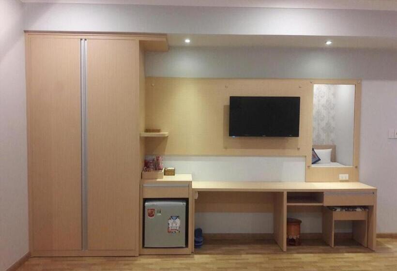 اتاق خانوادگی, Ngoc Thanh