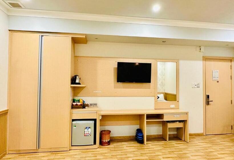 اتاق خانوادگی, Ngoc Thanh