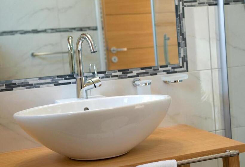 디럭스 룸 산전망, Ostaria Posta