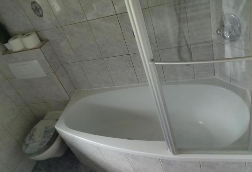 דירת שני חדרים עם מרפת, Landhaus Tirol