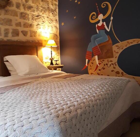 جناح عائلي, Chateau Le Colombier