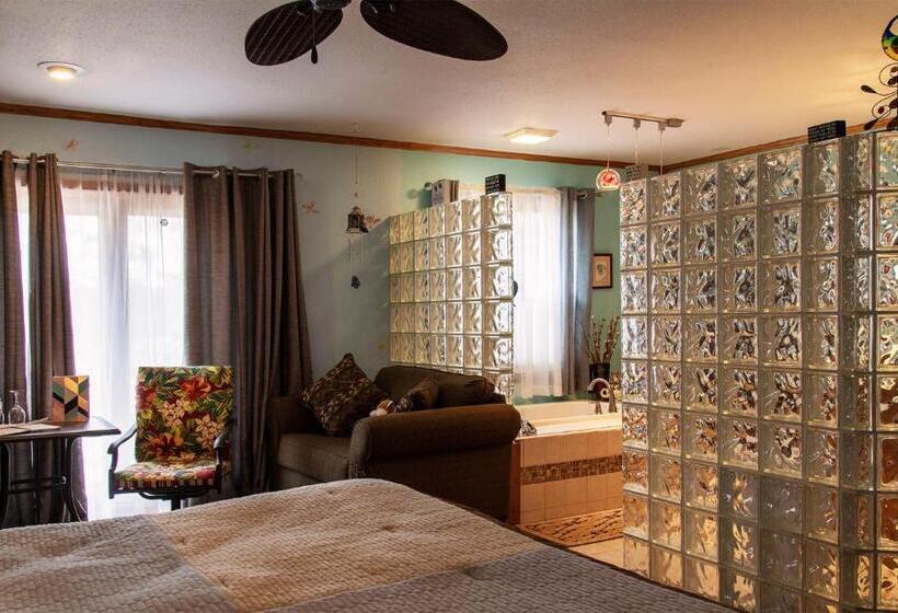 جناح مزود بجاكوزى, Shane Acres Country Inn