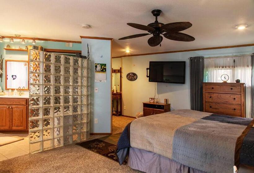 جناح مزود بجاكوزى, Shane Acres Country Inn