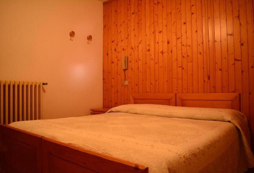 اتاق خانوادگی با چشم‌انداز کوه, Albergo Alpina